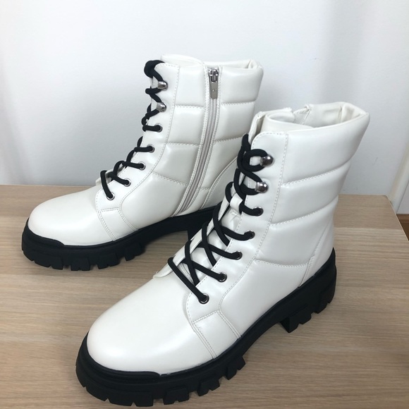 NWT Marc Fisher Amita Lace-Up Lug Boot - Picture 4 of 9